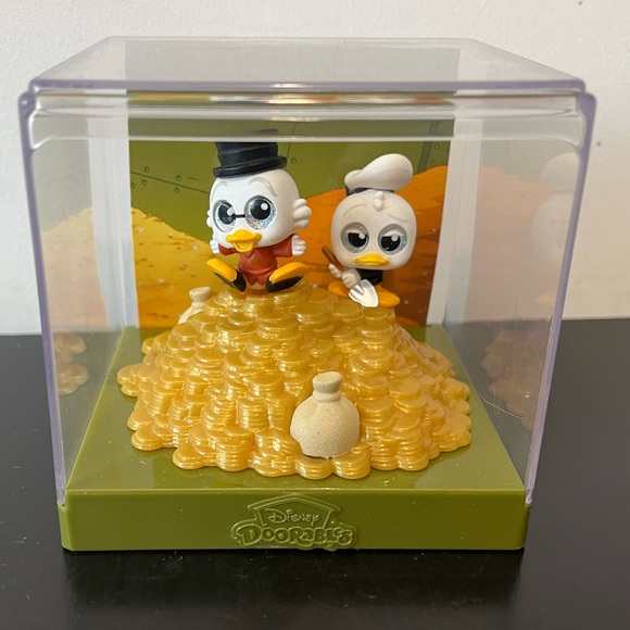 Disney Doorables Movie Moments Series 2 DUCKTALES Scrooge McDuck & Donald - Picture 3 of 9